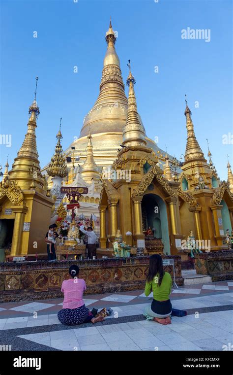 Buddhist Burmese Woman Praying Shwedagon Hi Res Stock Photography And