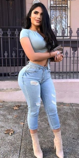 Hot Plus Size Curvy Girls In Tight Jeans