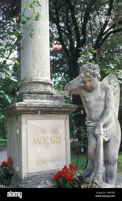 Grabstein Von Wolfgang Amadeus Mozart Auf Dem Sankt Marxer Friedhof In