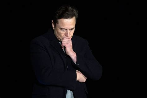 Elon Musk Booed At Dave Chappelle Show Why TechBriefly