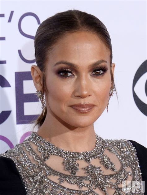 Photo Jennifer Lopez Attends The 43rd Annual Peoples Choice Awards In