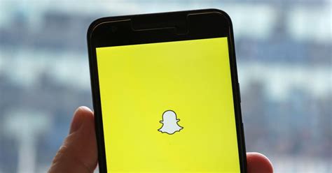 snapchat groups will let you chat with 16 friends at once engadget