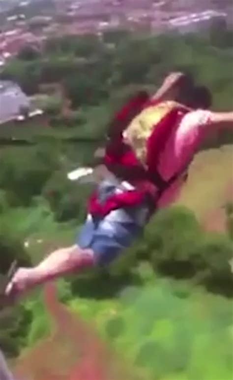 Terrifying Moment Man Jumps From Balcony Wearing Parachute Bought Online Metro News