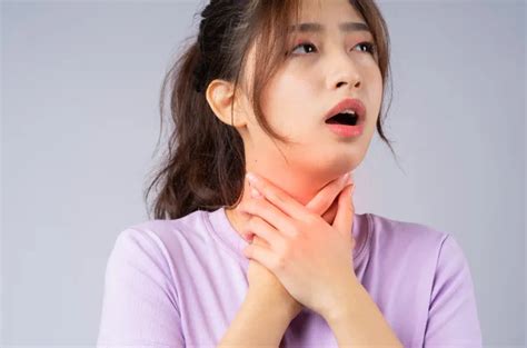 5 Cara Mengatasi Tenggorokan Kering Berdasarkan Penyebabnya