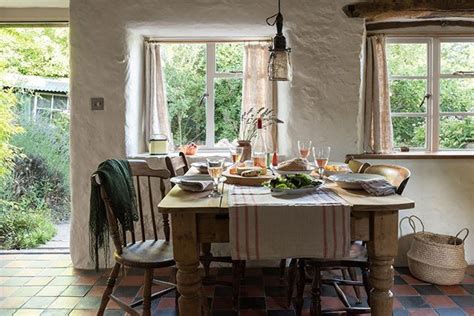 20 Irish Country Cottage Interiors