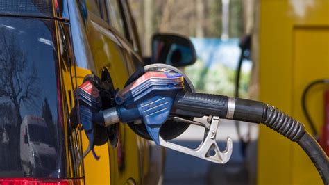 Aber auch tagsüber gibt es mehrere kleinere zeitfenster mit vergleichsweise. Benzinpreise: Günstiger tanken per App | NDR.de - Ratgeber ...