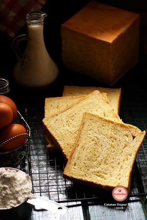 Roti + selada + keju akan terasa lezat untuk kamu yang nggak bisa melewatkan sarapan tanpa telur dadar, tenang, makanan kesukaanmu ini bisa kamu santap bersama roti. Catatan Dapur Vero: ROTI TAWAR TANPA TELUR