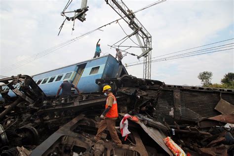 Train In Southern India Derails Killing Scores Worlds News