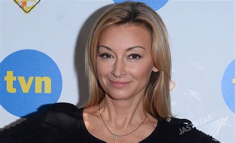 Tatuaże pióra tatuaże czaszki wytatuowane dziewczyny tatuaże ze skrzydłami rzemieślnictwo. Martyna Wojciechowska na konferencji "Kobiety na końcu ...