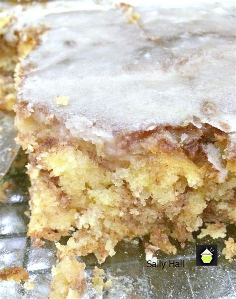 Delicious Honey Bun Cake Recipe With Sour Cream