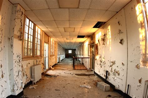 Creepy Abandoned Hallway Abandoned Charleston Navy Yard Flickr