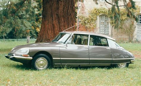 citroen ds one of my favorite classic cars citroen ds classic sports cars classic cars