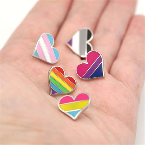 Trans Pin Flag Tiny Heart Enamel Compoco