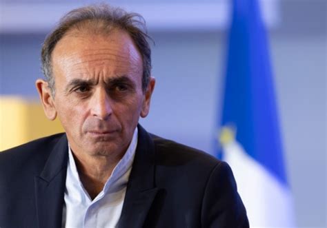 Eric zemmour arrive sur figaro live. Affaire Obono : le triste retour de Zemmour sur Cnews ...