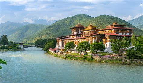Places To Visit In Bhutan The Himalayan Country Is A Travellers Paradise Offering Highly