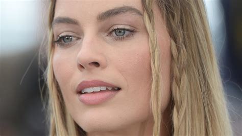 Margot Robbie In Vogue Actress ‘hates Being Called A Bombshell