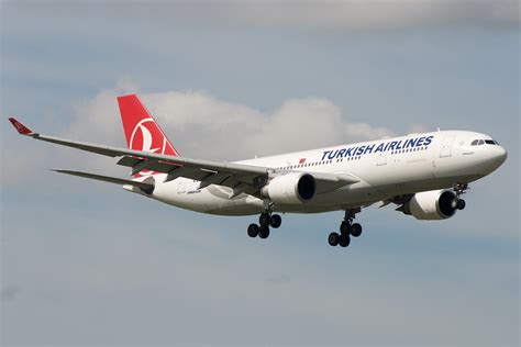 Turkish Airlines Airbus A330 200 Vt Jwl Erenköy Arriving Flickr