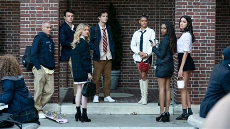 The Costumes On Gossip Girl 2 0 Cement The New World Order Of The