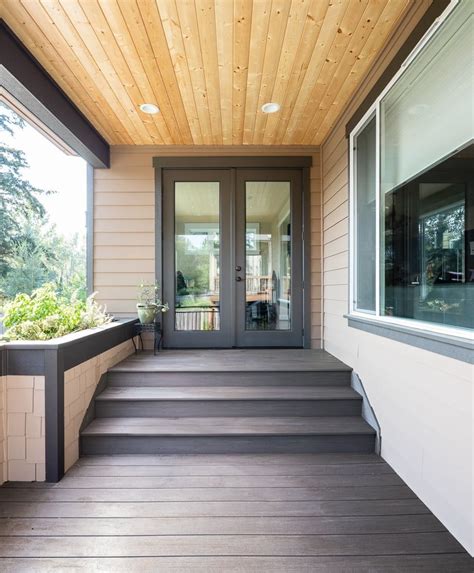 Covered Back Porch With Built In Planter Box Backyard Addition