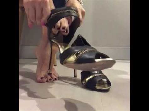 AMERICAN MISTRESS SEXY FOOT KISSING YouTube