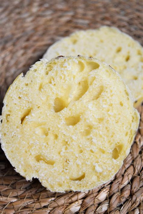 Translations of the phrase pain au levain naturel from french to english and examples of the use of pain au levain translation of pain au levain naturel in english. Pain burger au levain - recette de buns moelleux