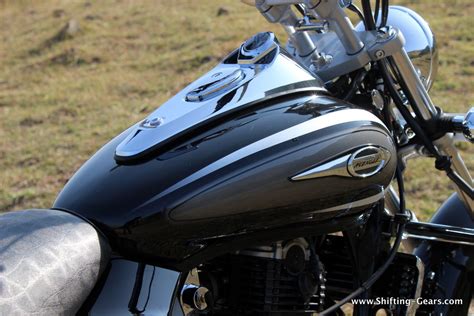 The differences are just cosmetic. Bajaj Avenger 220 Cruise / Street photo gallery | Shifting ...