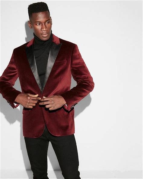 2018 Custom Made Burgundy Velvet Wedding Tuxedos For Groom Wear Black