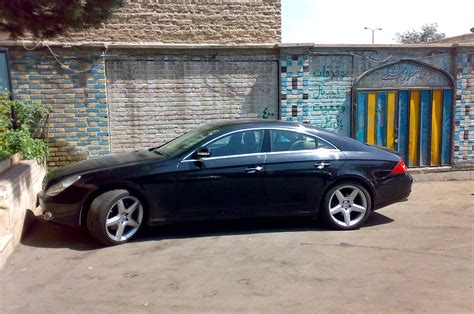 Gas mileage, engine, performance, warranty, equipment and more. 2010 Mercedes-Benz CLS-Class CLS550 - Sedan 5.5L V8 auto
