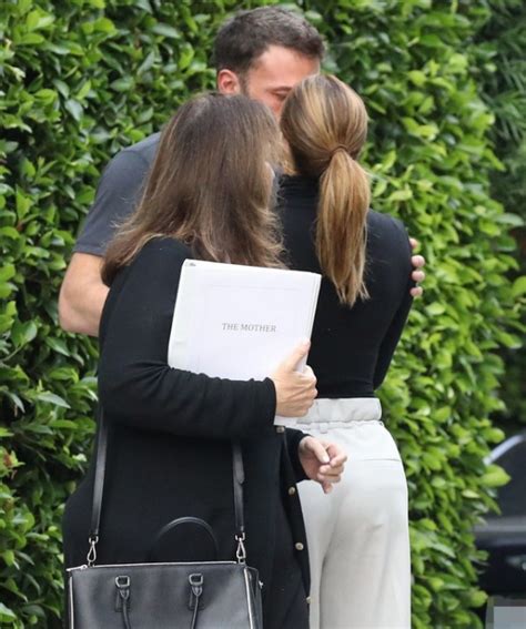 PHOTO Jennifer Lopez And Ben Affleck Exchange Kisses In Front Of His