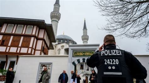 Almanya camilere dış kaynakları kesmek için cami vergisi getirmeyi