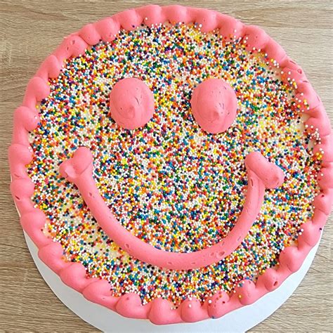 Smiley Face Cake Wildly Cakes And Sweets Llc