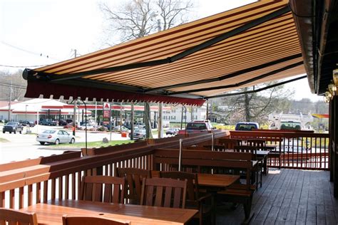 The term retractable canopy and retractable awning are sometimes used interchangeably by customers. Desain Canopy Kain Awning untuk Cafe dan Resto | Jasa ...