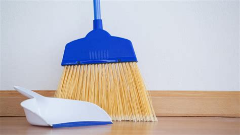 How To Clean A Dirty Broom