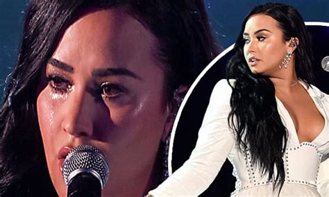 Tearful Demi Lovato Forced To Restart Her Comeback Performance At Grammy Awards Daily Mail Online