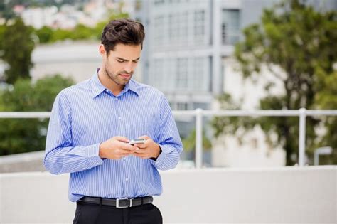 Premium Photo Businessman Text Messaging On Mobile Phone