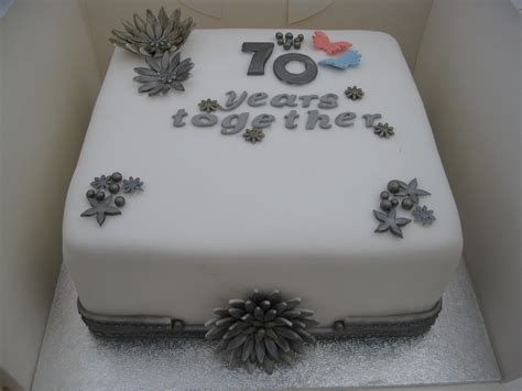 Only the first anniversary and milestone anniversaries such as 5th 10th, 20th, 25th, 50th and 75th had a gift suggestion. Platinum (70th) Wedding Anniversary Cake | 70th wedding ...
