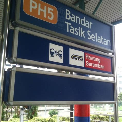 The station serves as both a stop and an interchange for the ktm komuter's seremban line, ktm ets, the lrt sri petaling line, and the express rail link's. RapidKL Bandar Tasik Selatan (PH5) LRT Station - Malaysia ...