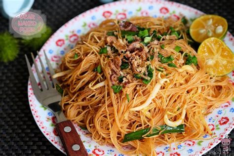 Mee siam, which means siamese noodle in malay, is a dish of thin rice vermicelli, originating from maritime southeast asia, popular in singapore and malaysia. Fried Mee Siam | Recipe | Food, Asian cooking, Cooking recipes