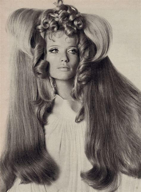verushka in big hair by irving penn for vogue 1968 from 2 welt ausstellong der photo graphie