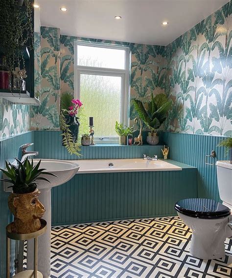 Tropical Bathroom Wallpaper