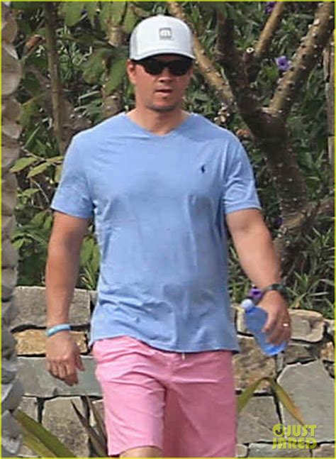 Photo Mark Wahlberg Flaunts Poolside Pda With Wife Rhea Durham 27