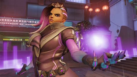 Blizzard On Overwatchs Sombra Roadhogs Hook And Gay Characters