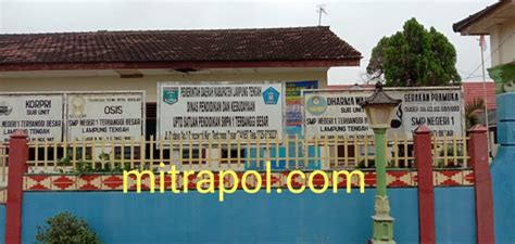 Tidak ada yg lain ? Wali murid keluhkan PPDB sistim Zonasi di SMPN 1 Terbagi ...