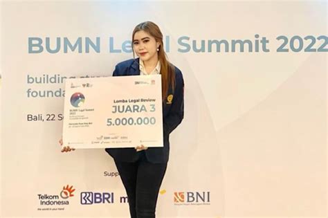 Varshini Sahare Raih Juara Pada Kompetisi Legal Review Tingkat Nasional