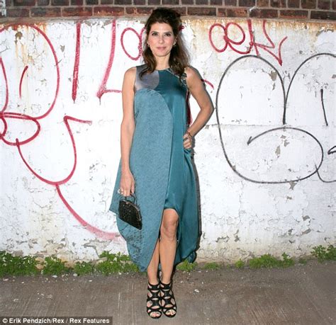 Marisa Tomei Drowns Her Figure In Bizarre Sack Dress At Art Fundraising