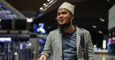 Setelah ustaz ebit lew hilang dan muncul keadaan sedikit rakaman bersama ustaz ebit lew yang sedang berada di gaza, palestine, jum. Gosip Artis Malaysia Terkini & Gambar Artis Malaysia ...