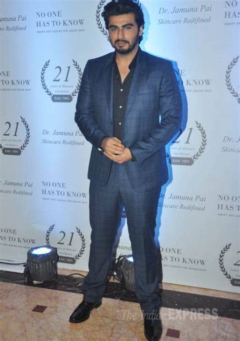 Arjun Kapoor Rings In 30th Birthday With Cousins Rhea Sonam Kapoor Entertainment Gallery News