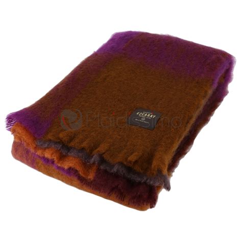 Plaid En Mohair Laine Entre Rouge Et Violet Cuadros Par Mantas Ezcaray