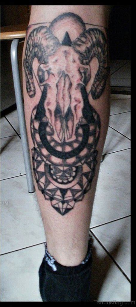 49 Superb Geometric Tattoos On Leg