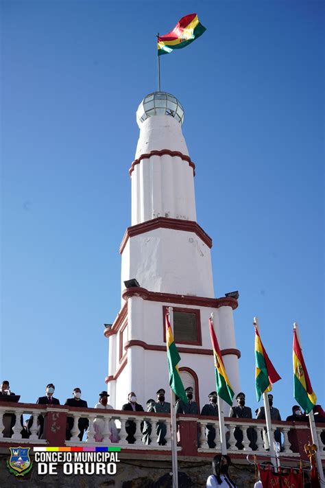 Autoridades Rinde Homenaje A La Bandera Boliviana En Su Día Concejo